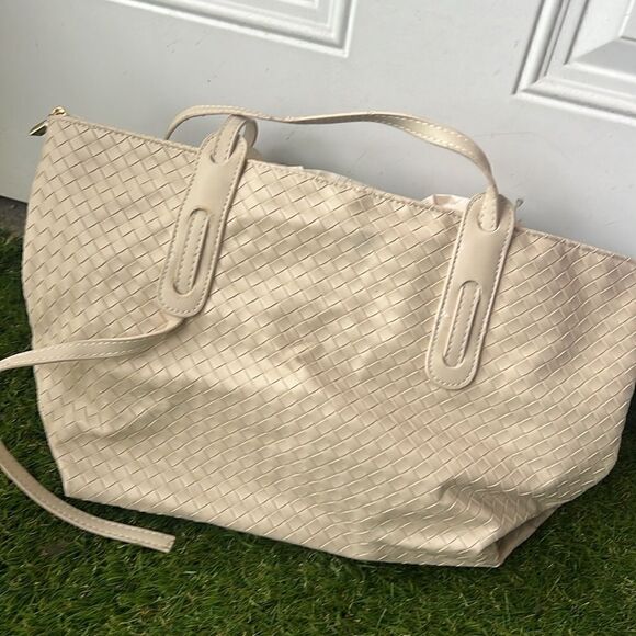 BRAND NEW - Creme Colored Leather Tote - Travel Bag - Purse - Small Tote - Picture 3 of 5